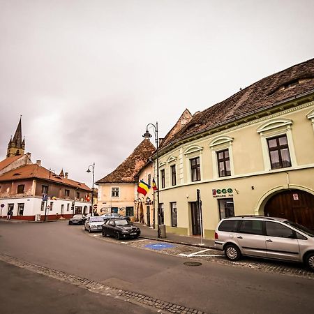 Jules' Sunny, Spacious And Central Apartment Sibiu Dış mekan fotoğraf