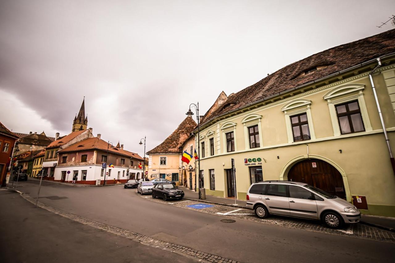 Jules' Sunny, Spacious And Central Apartment Sibiu Dış mekan fotoğraf